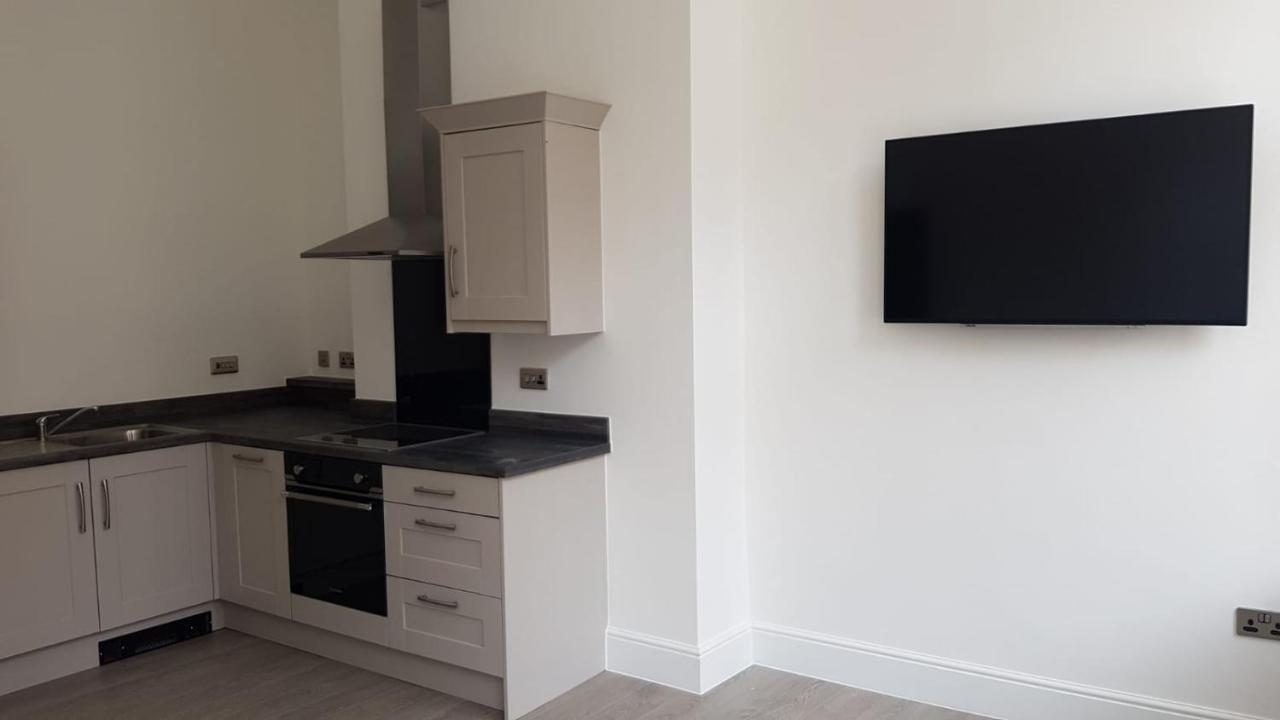 16 Queen Avenue City Centre Serviced Apartment W Free Parking Liverpool Bagian luar foto