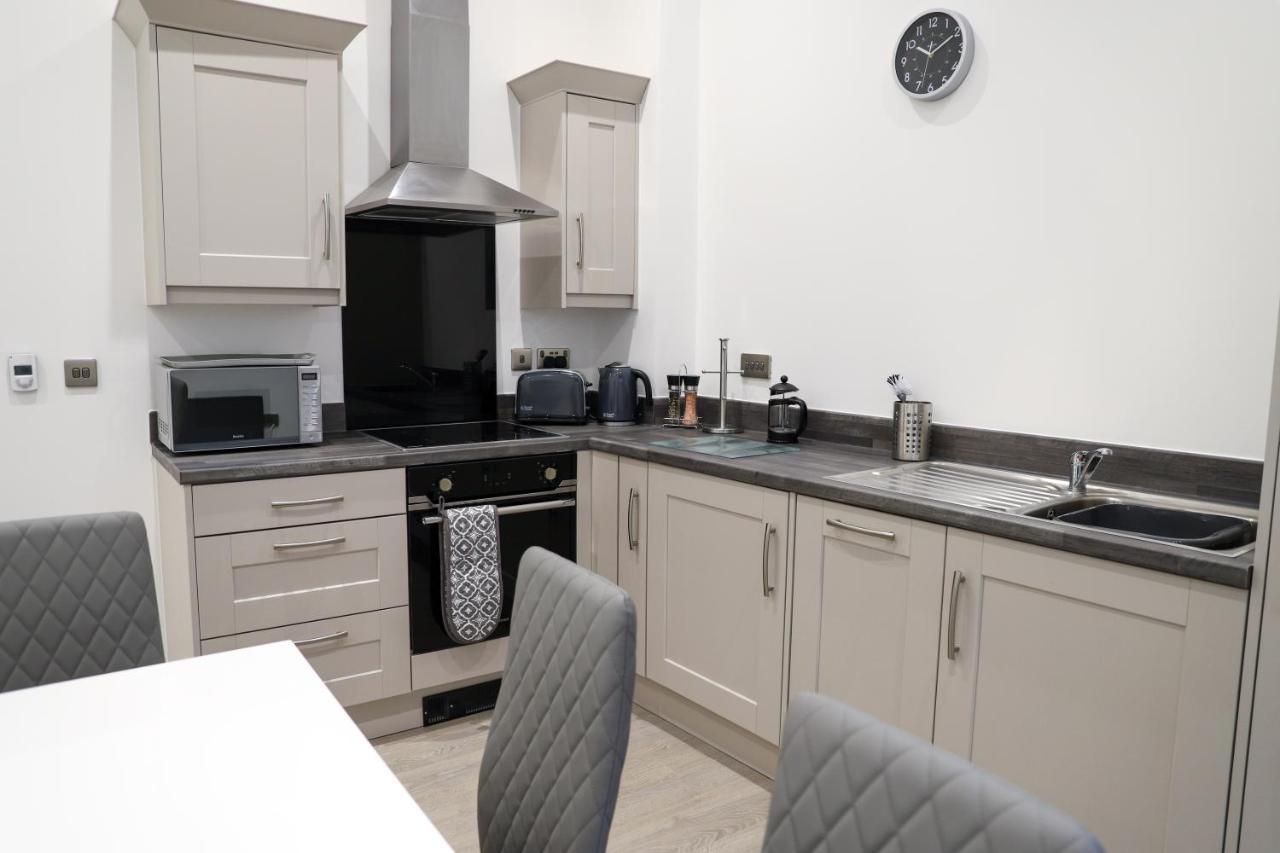 16 Queen Avenue City Centre Serviced Apartment W Free Parking Liverpool Bagian luar foto